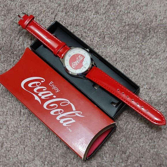 Watch - Picture 2 of 3